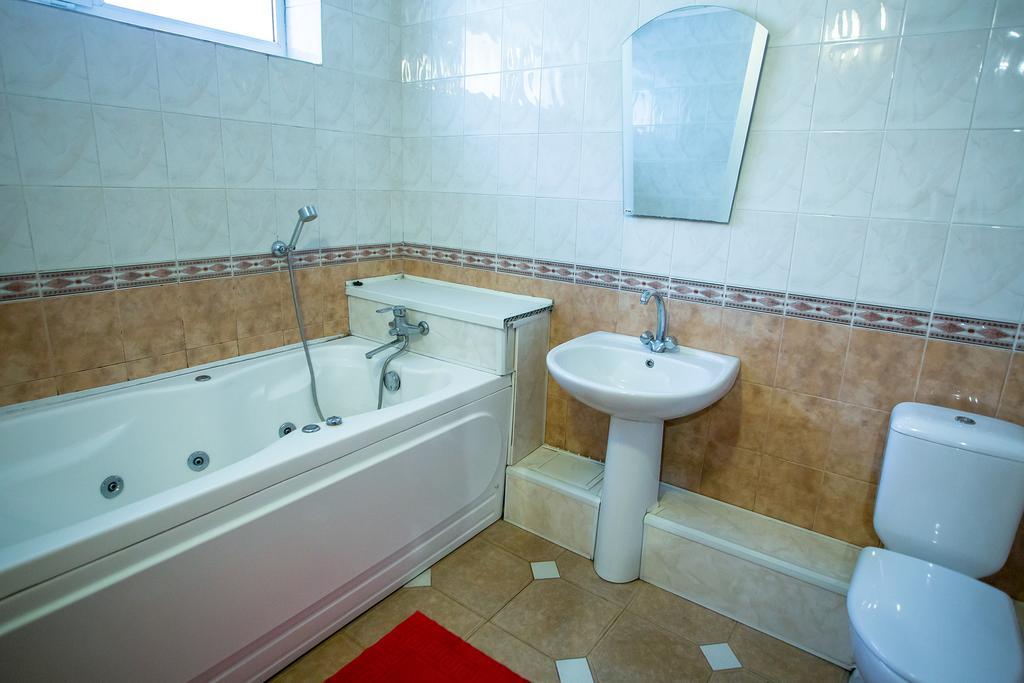 Premium Hotel Izmail Bagian luar foto