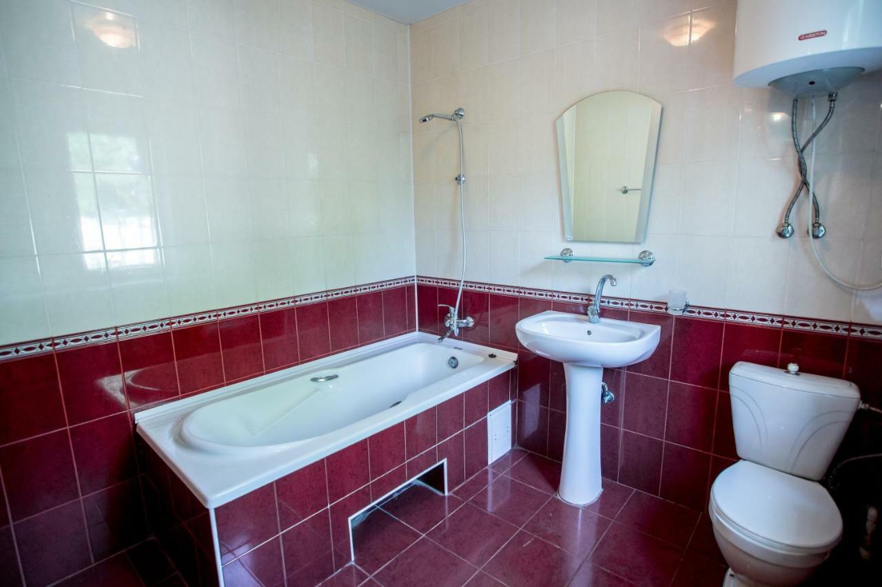 Premium Hotel Izmail Bagian luar foto